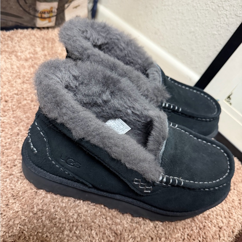 UGGs Black Ansley Parc Booties size 9